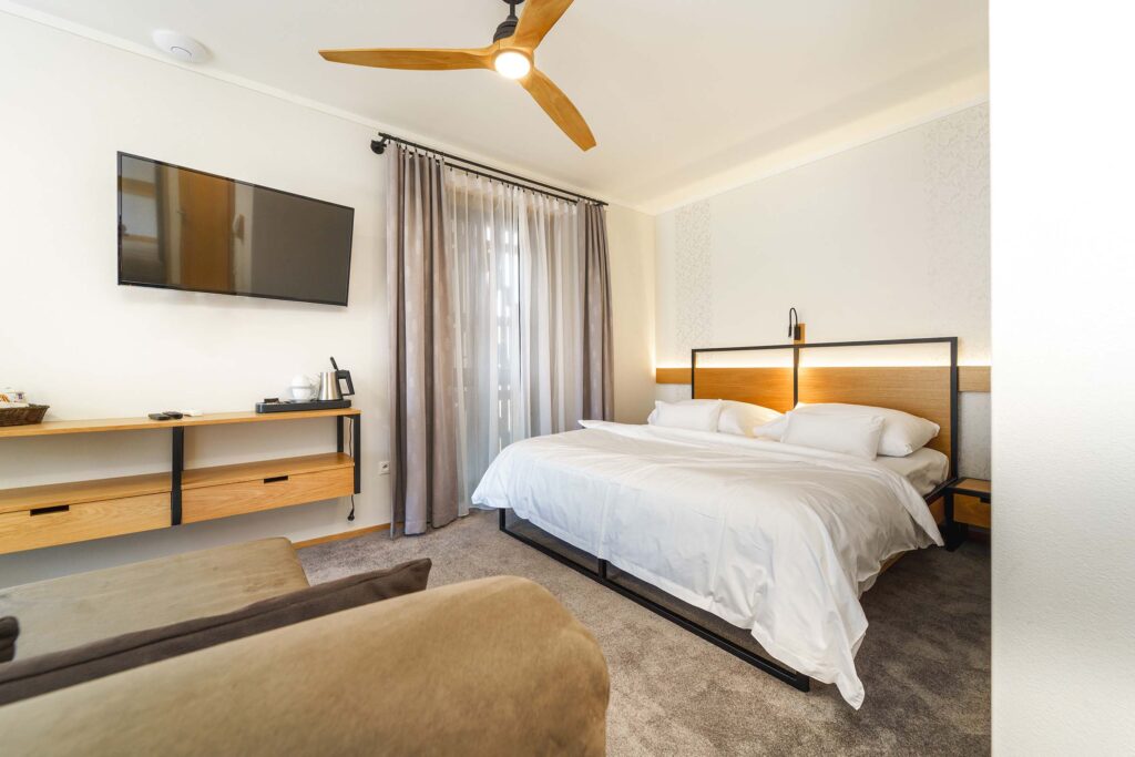 interior-of-modern-bedroom-suite-in-luxury-hotel-DDK9ZSB.jpg